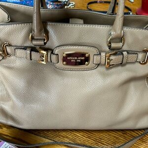 Michael Kors tan/taupe color pebbled leather shoulder bag. Good used condition.
